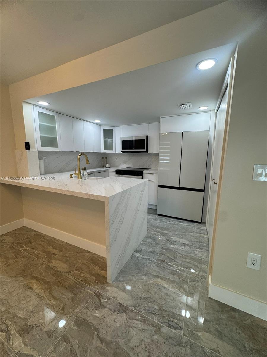 GABLES POINT CONDO I - Residential