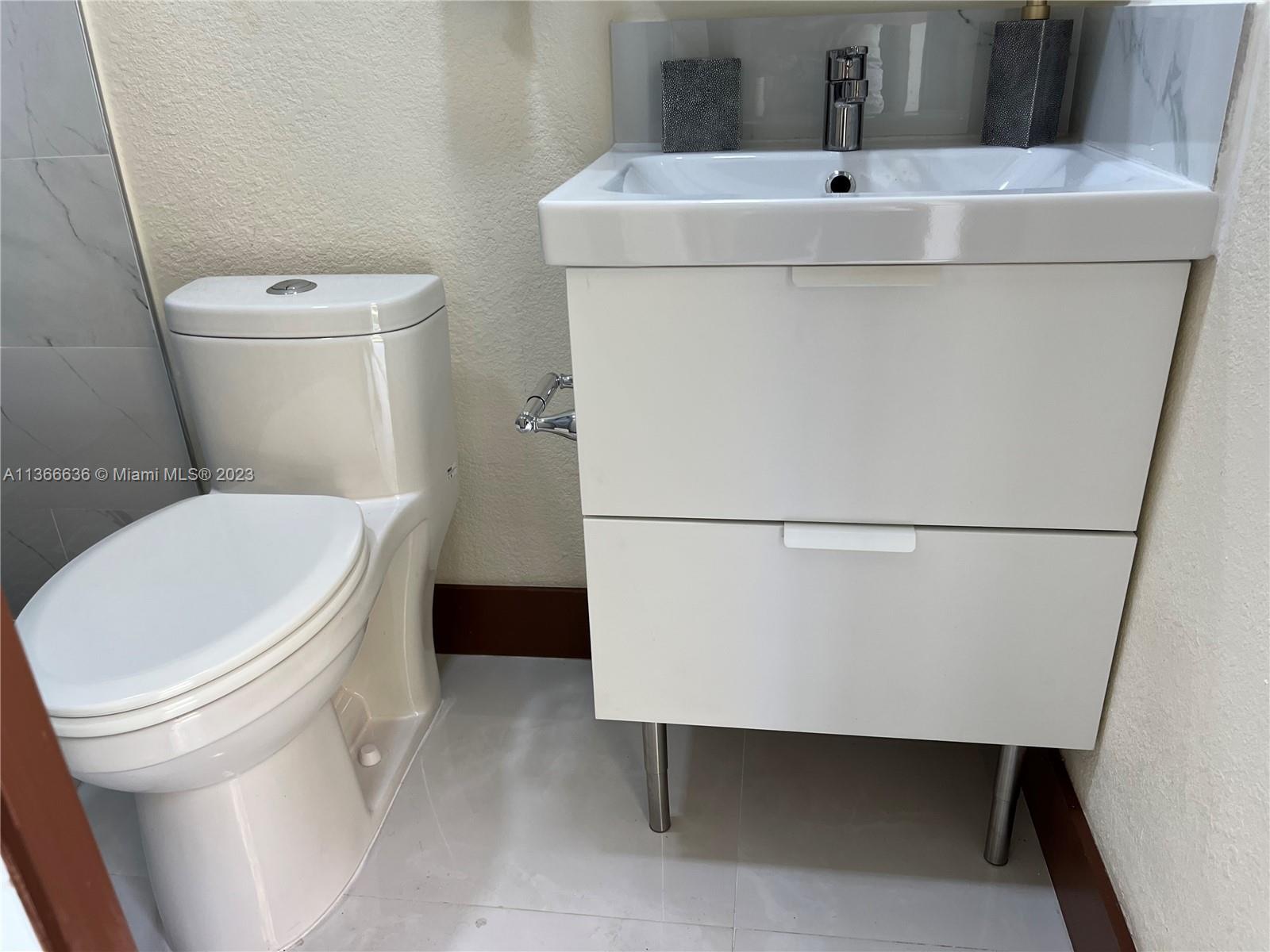 DILLARD PARK SOUTH - Residential Lease