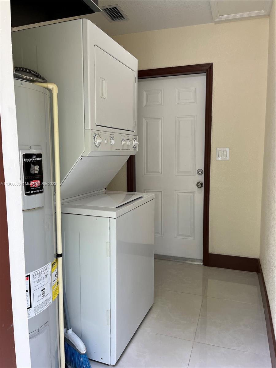DILLARD PARK SOUTH - Residential Lease