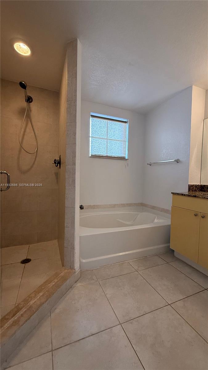 RADIUS CONDO - Residential