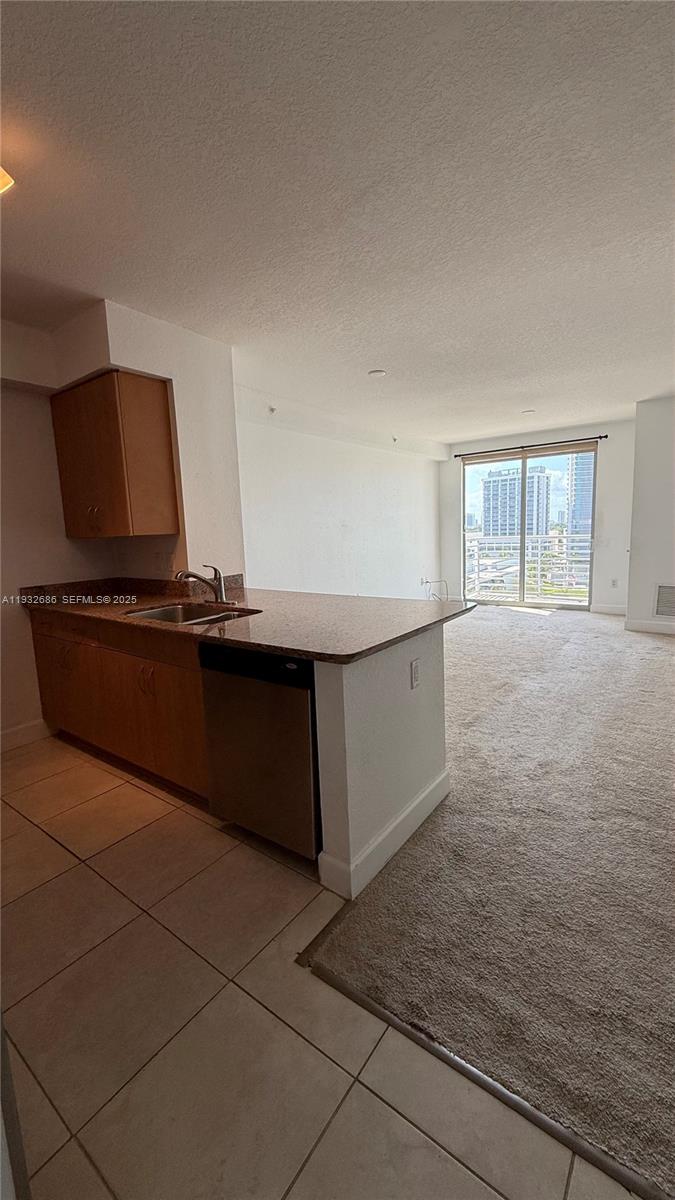 RADIUS CONDO - Residential