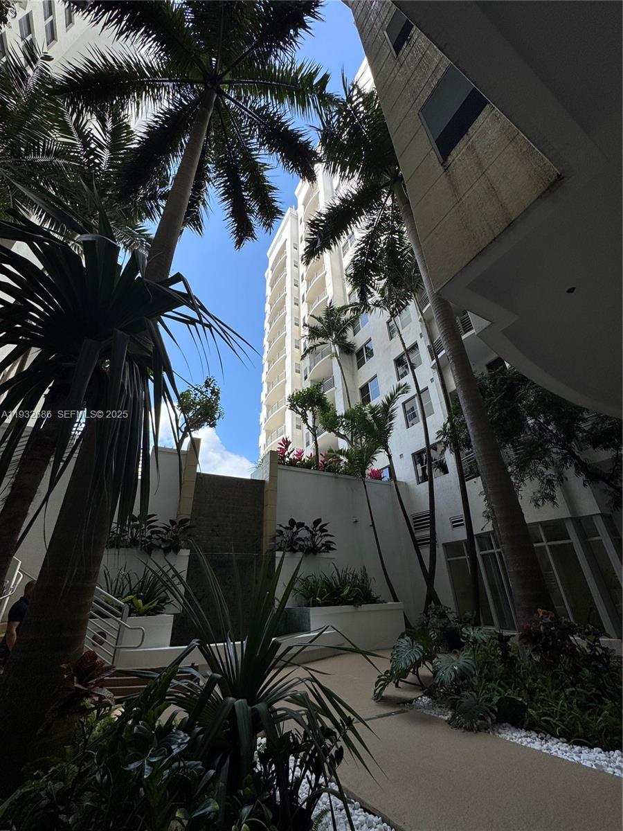 RADIUS CONDO - Residential