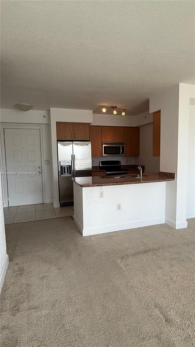 RADIUS CONDO - Residential