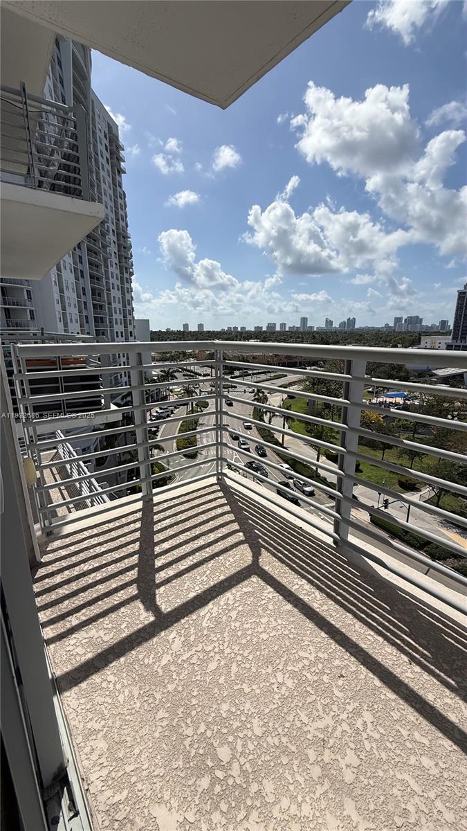 RADIUS CONDO - Residential