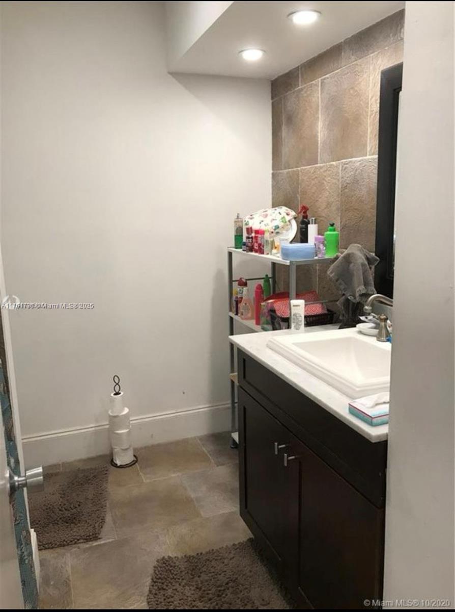 VILLAGE AT DADELAND CONDO - Residential
