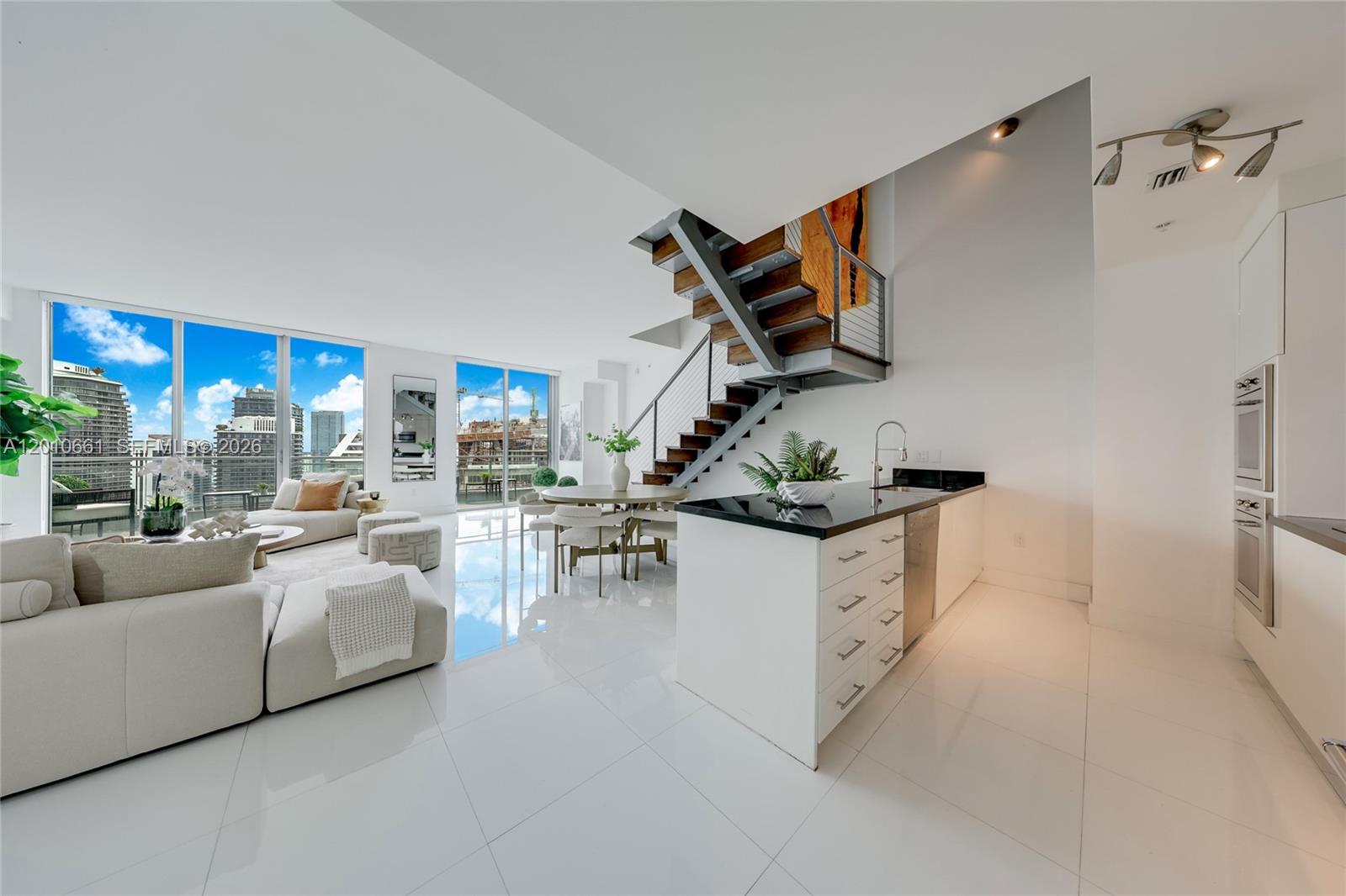 MINT CONDO - Residential