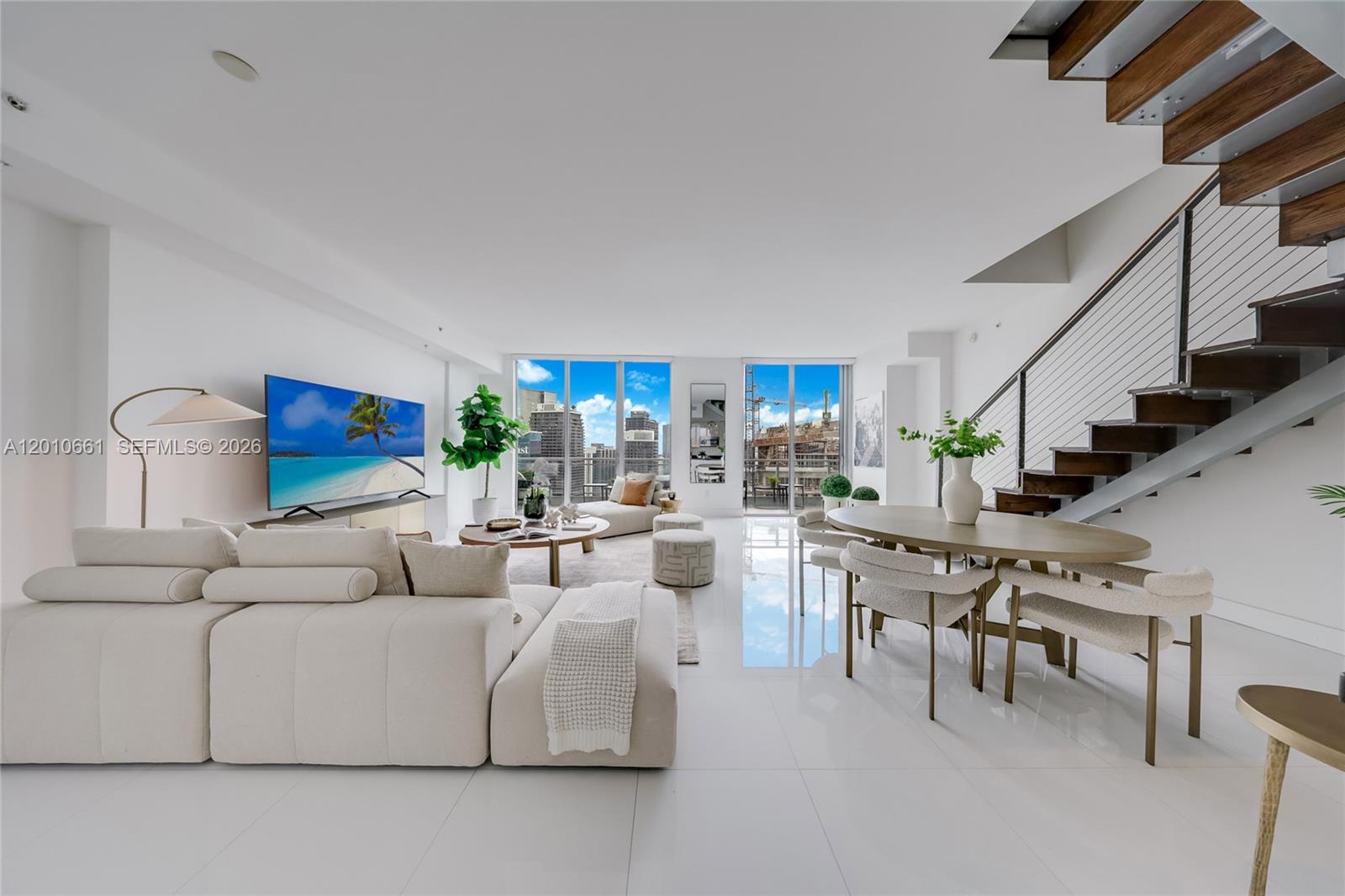 MINT CONDO - Residential