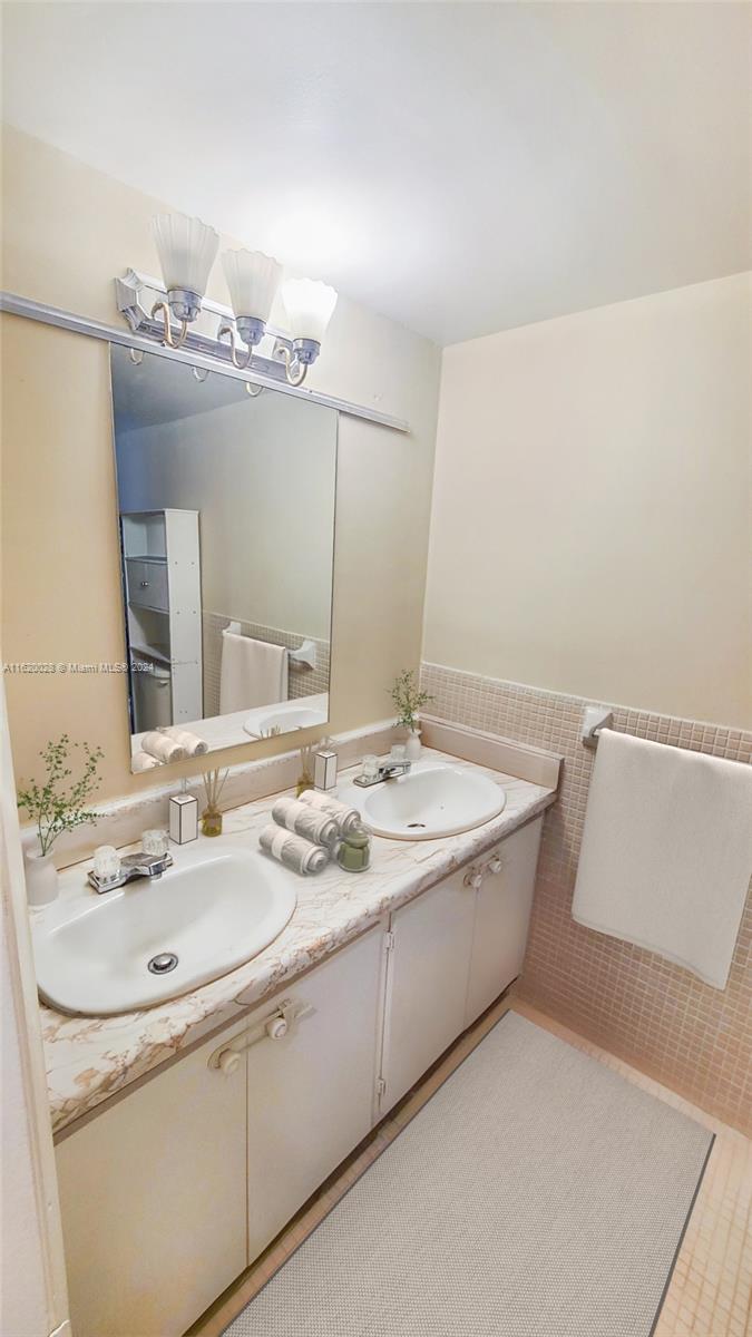 VILLAGE AT DADELAND CONDO - Residential