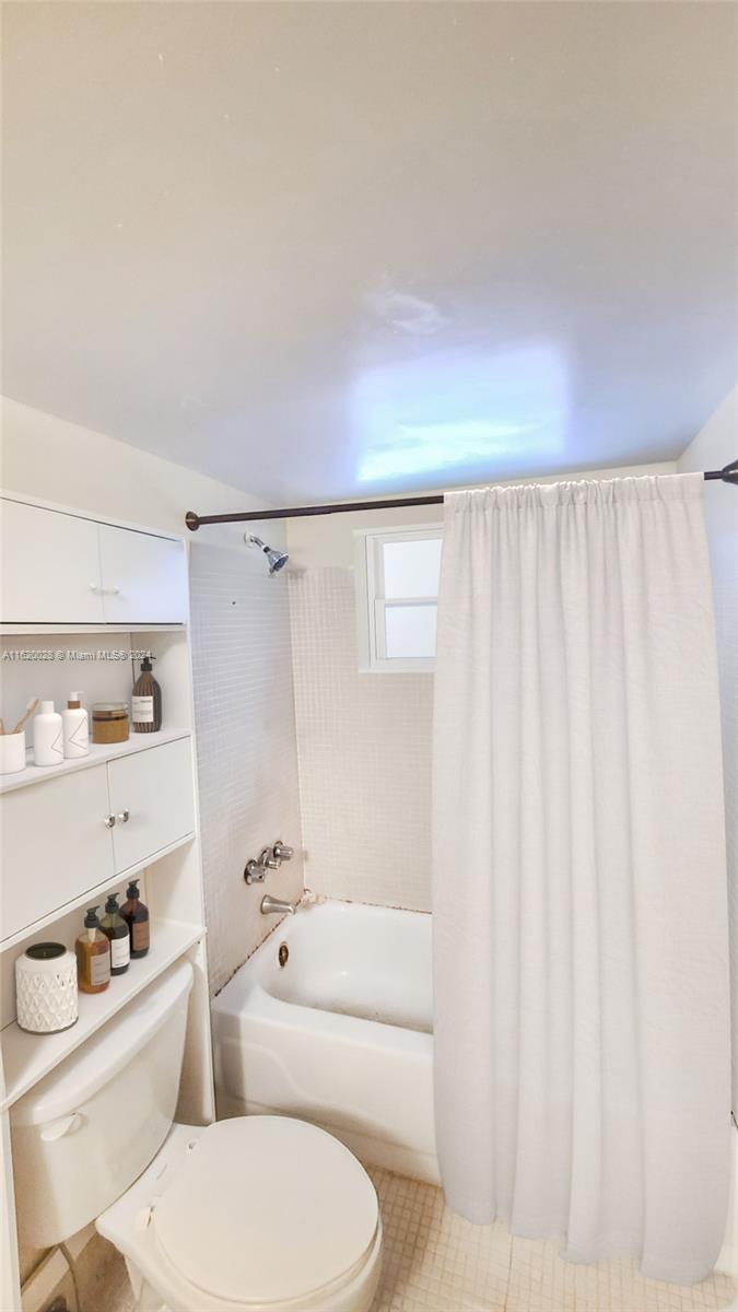 VILLAGE AT DADELAND CONDO - Residential