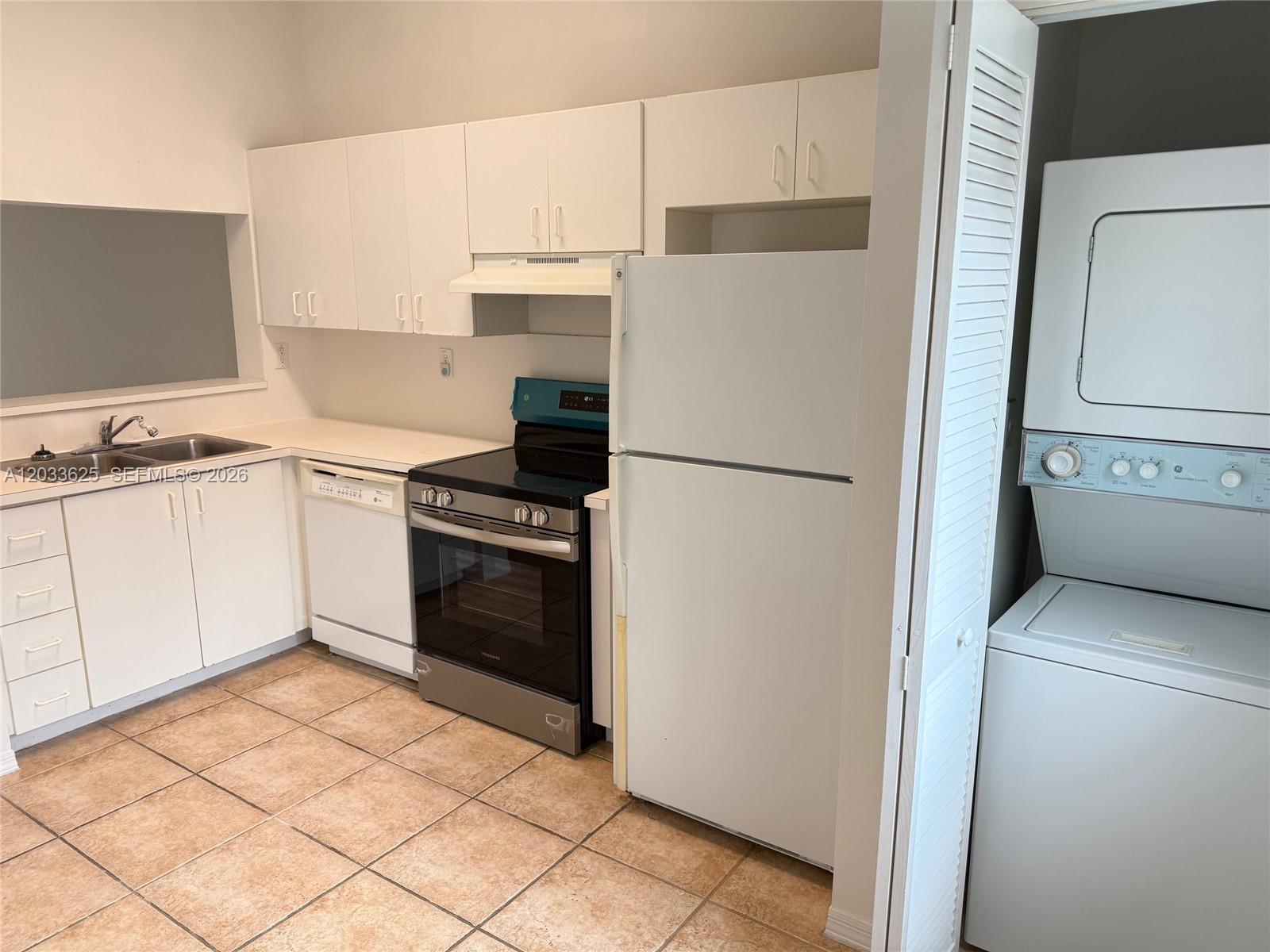 LAGO LINDO TOWNVILLAS CON - Residential Lease