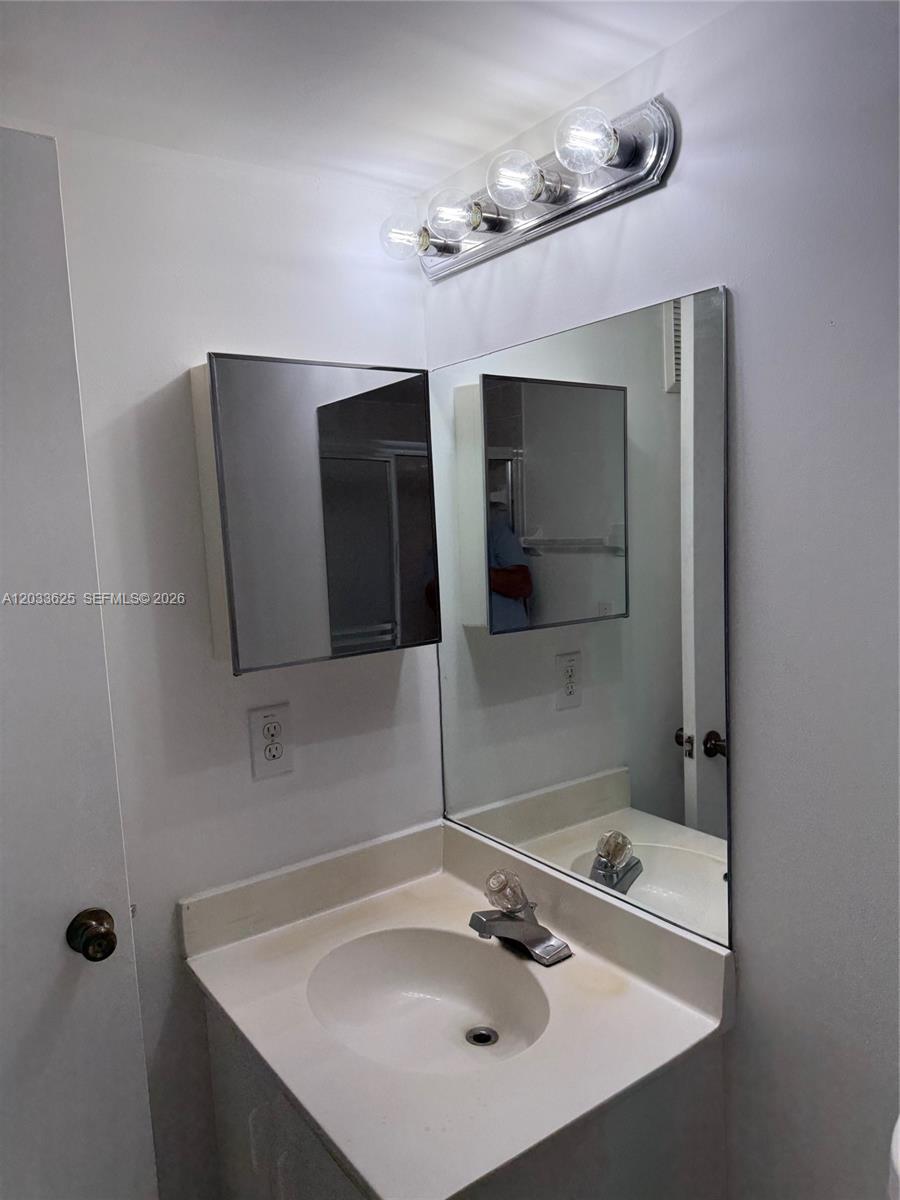 LAGO LINDO TOWNVILLAS CON - Residential Lease