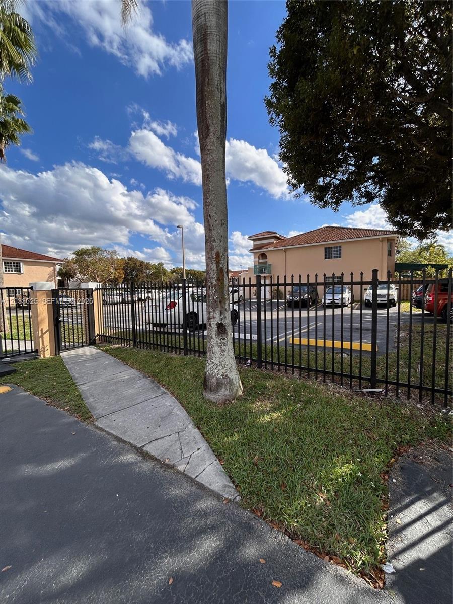 LAGO LINDO TOWNVILLAS CON - Residential Lease