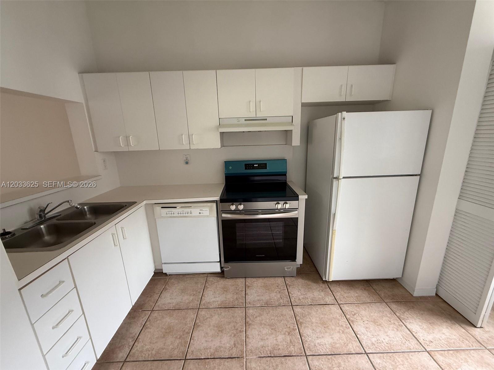 LAGO LINDO TOWNVILLAS CON - Residential Lease