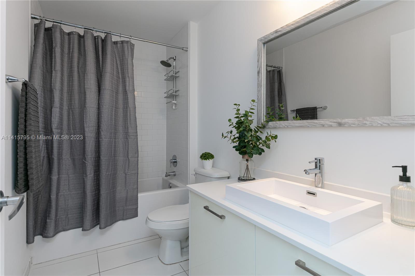 CENTRO CONDO - Residential Lease