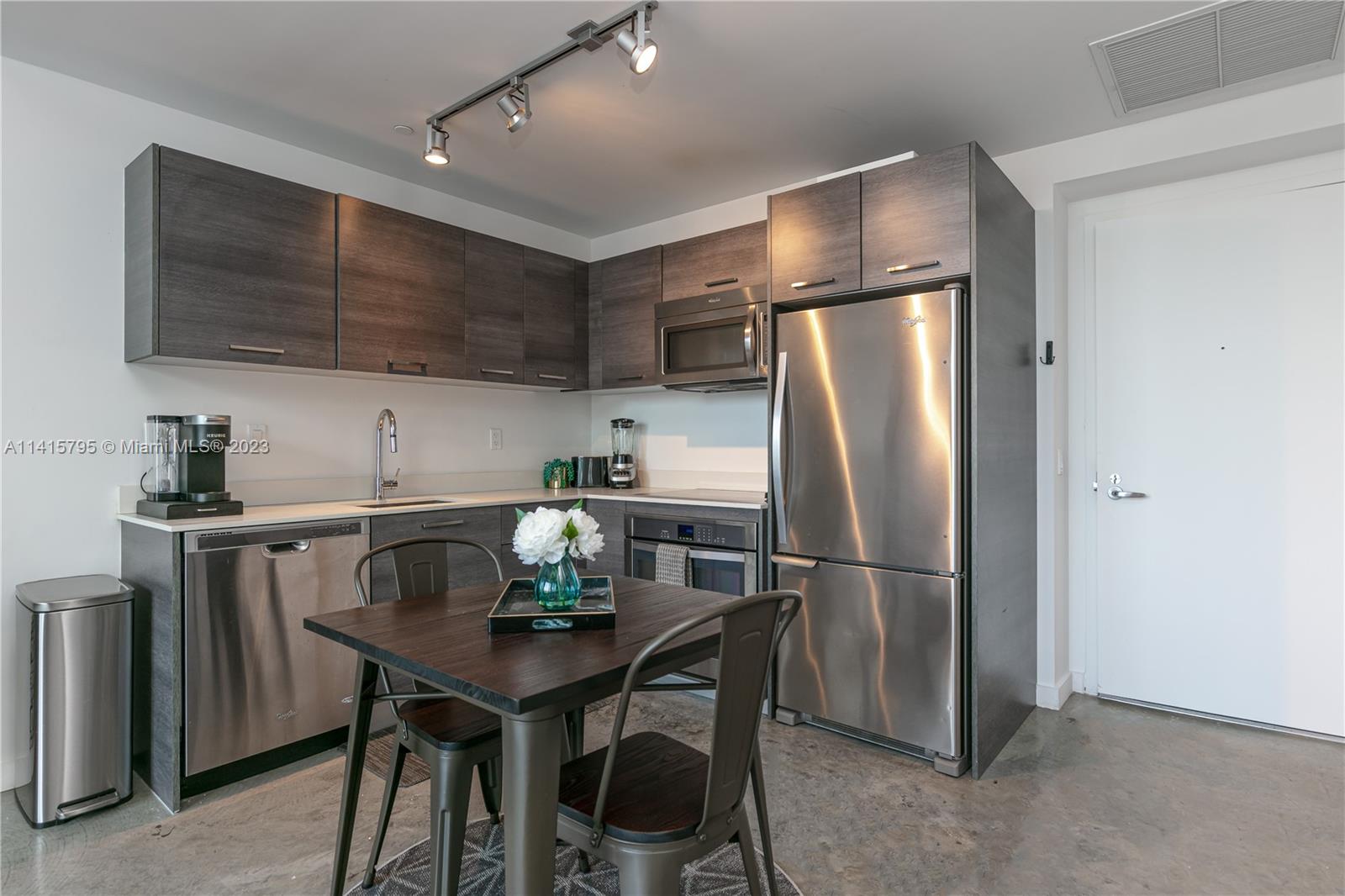 CENTRO CONDO - Residential Lease