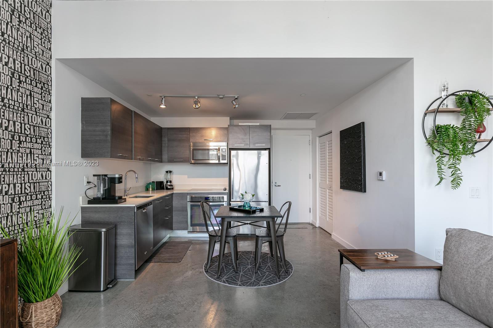 CENTRO CONDO - Residential Lease