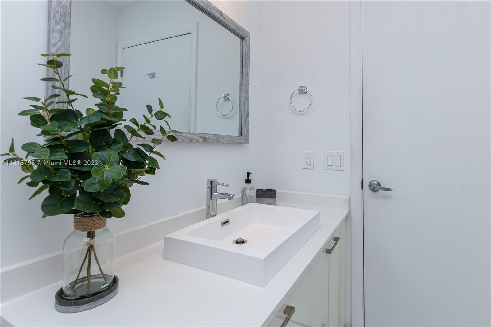 CENTRO CONDO - Residential Lease