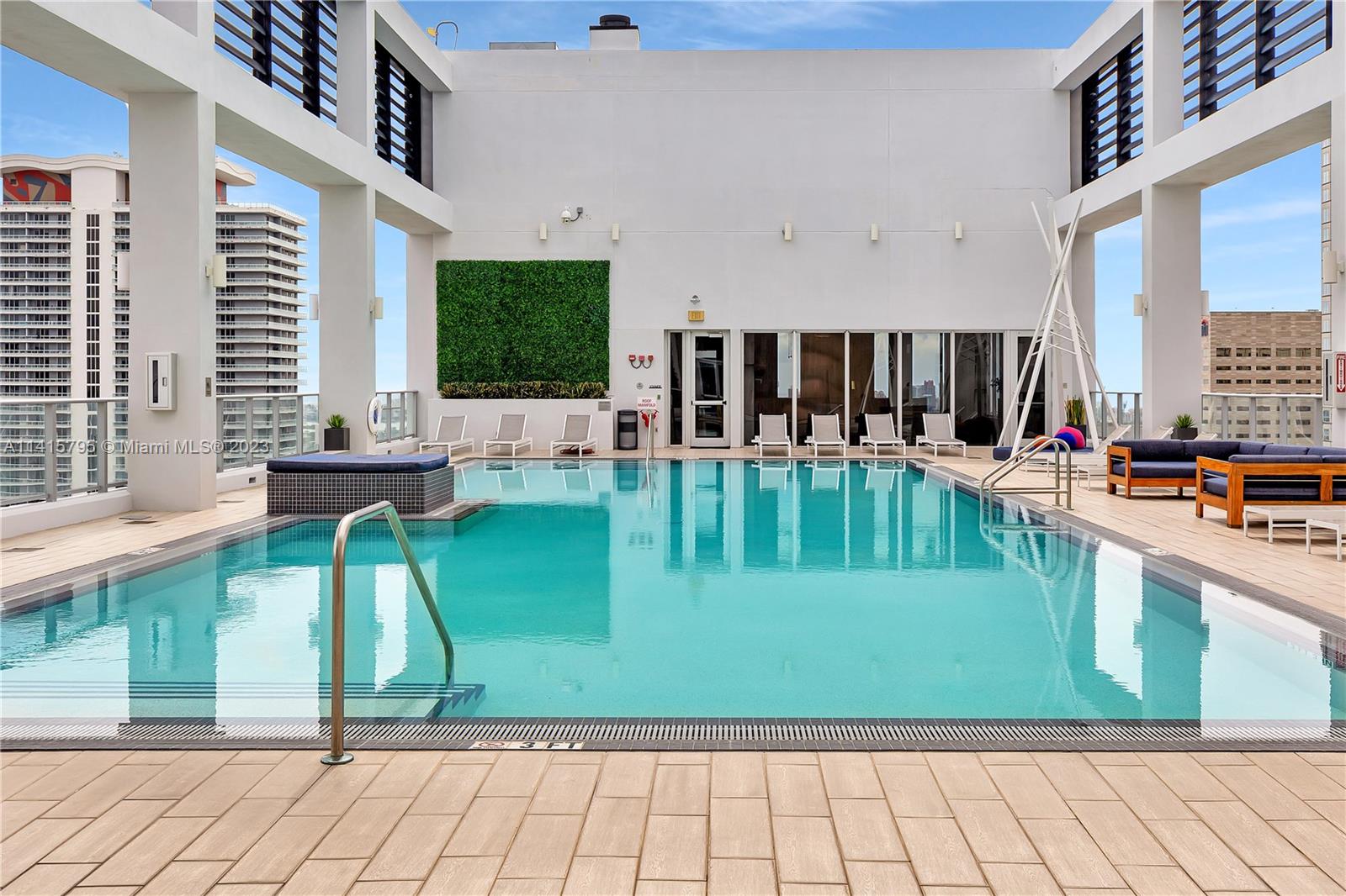 CENTRO CONDO - Residential Lease