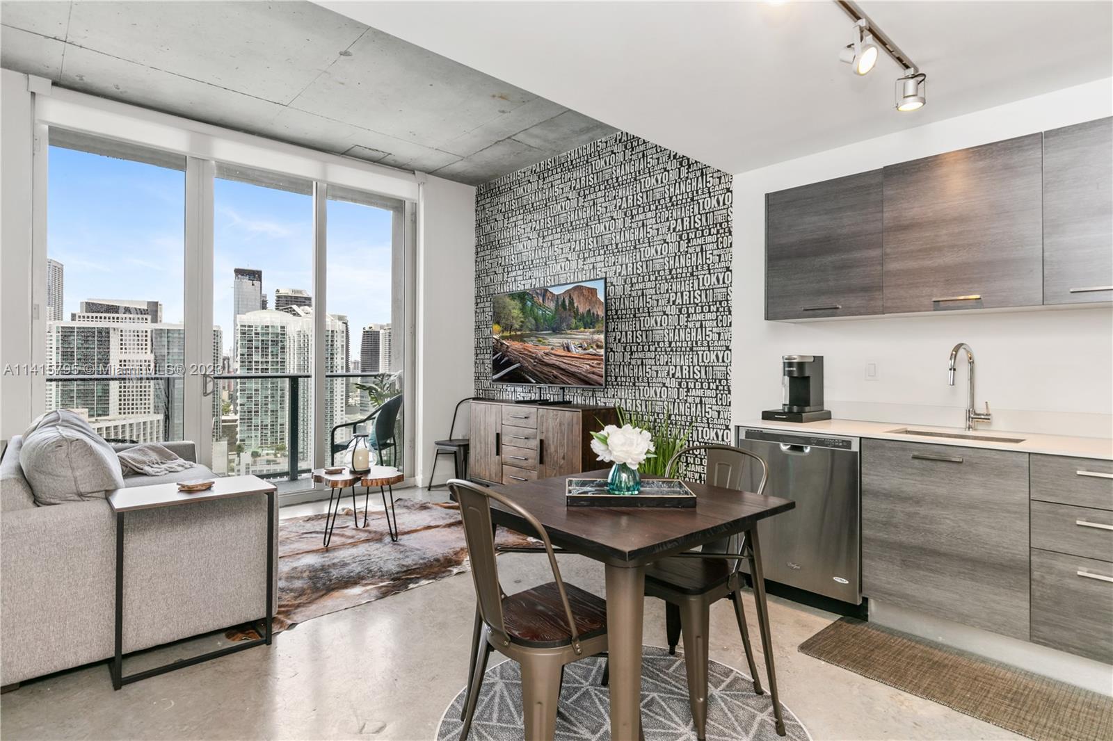 CENTRO CONDO - Residential Lease