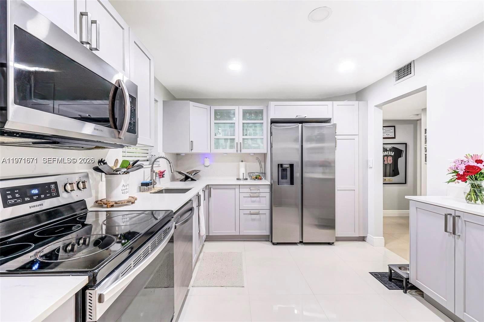 SUMMERTREE VILG CALIF CL - Residential