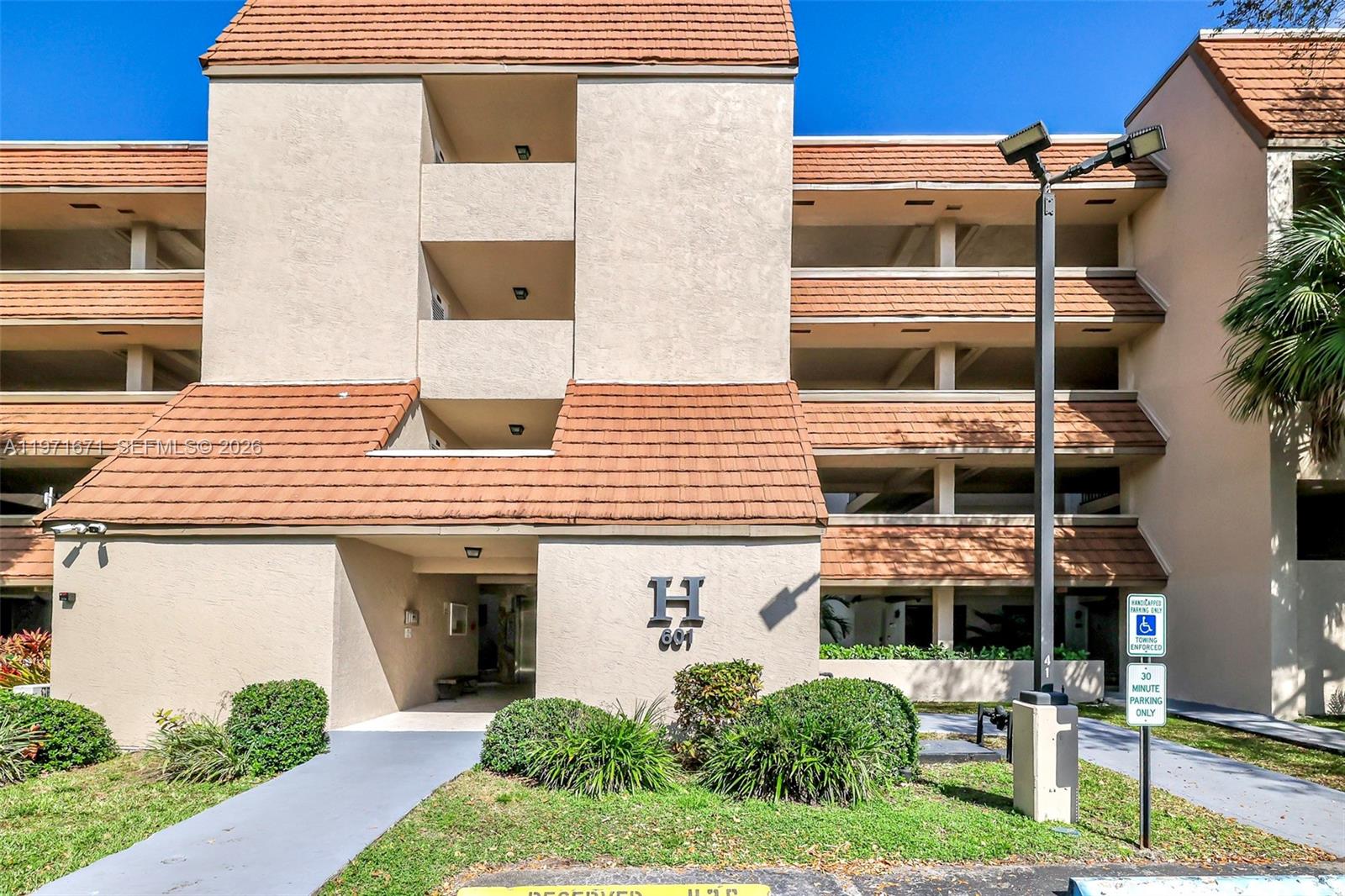 SUMMERTREE VILG CALIF CL - Residential