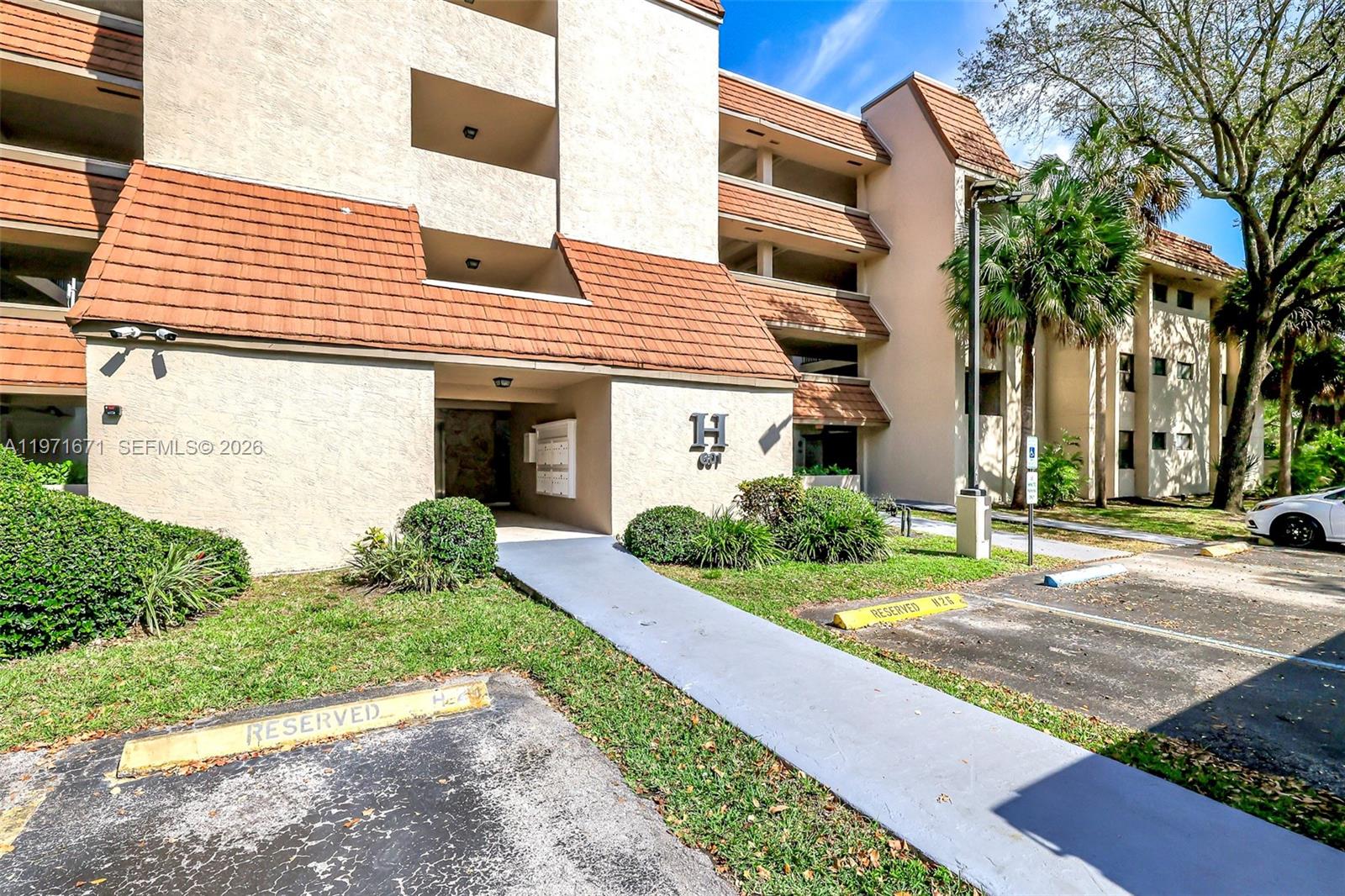 SUMMERTREE VILG CALIF CL - Residential
