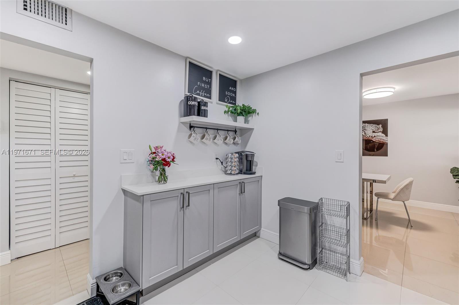 SUMMERTREE VILG CALIF CL - Residential
