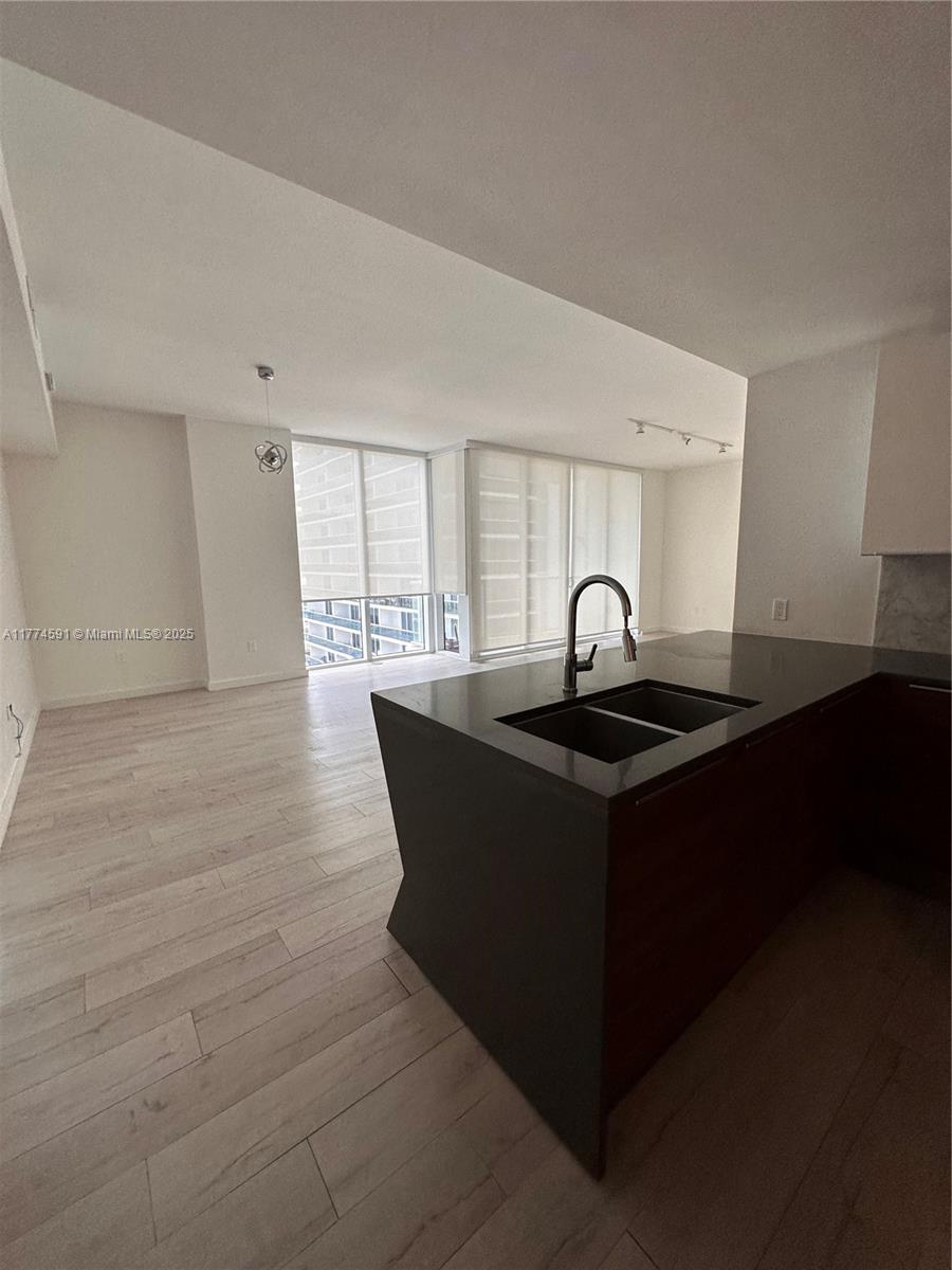 THE CRIMSON CONDO - Residential Lease