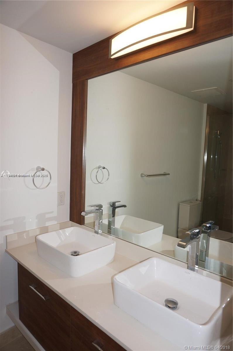 THE CRIMSON CONDO - Residential Lease