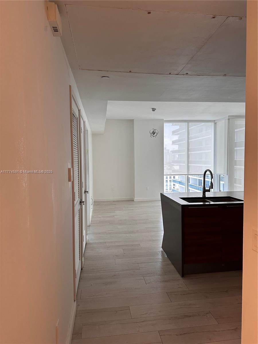 THE CRIMSON CONDO - Residential Lease