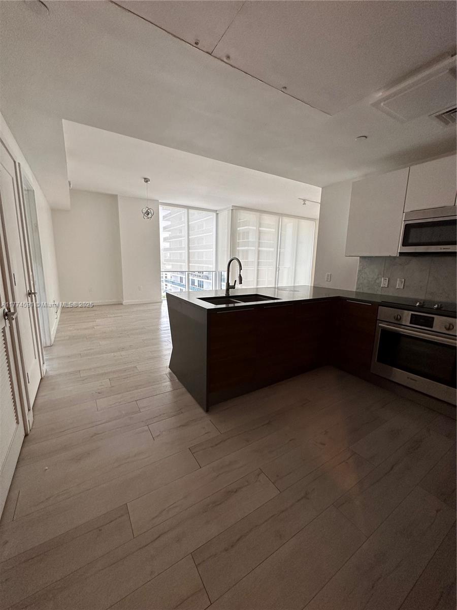 THE CRIMSON CONDO - Residential Lease