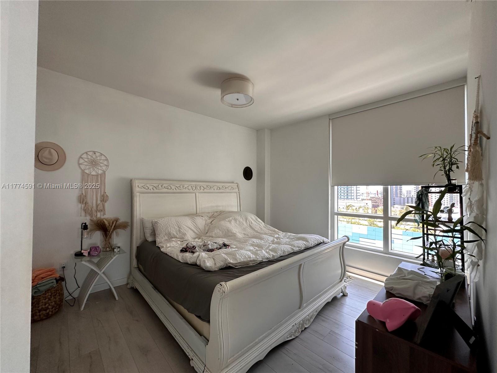 THE CRIMSON CONDO - Residential Lease
