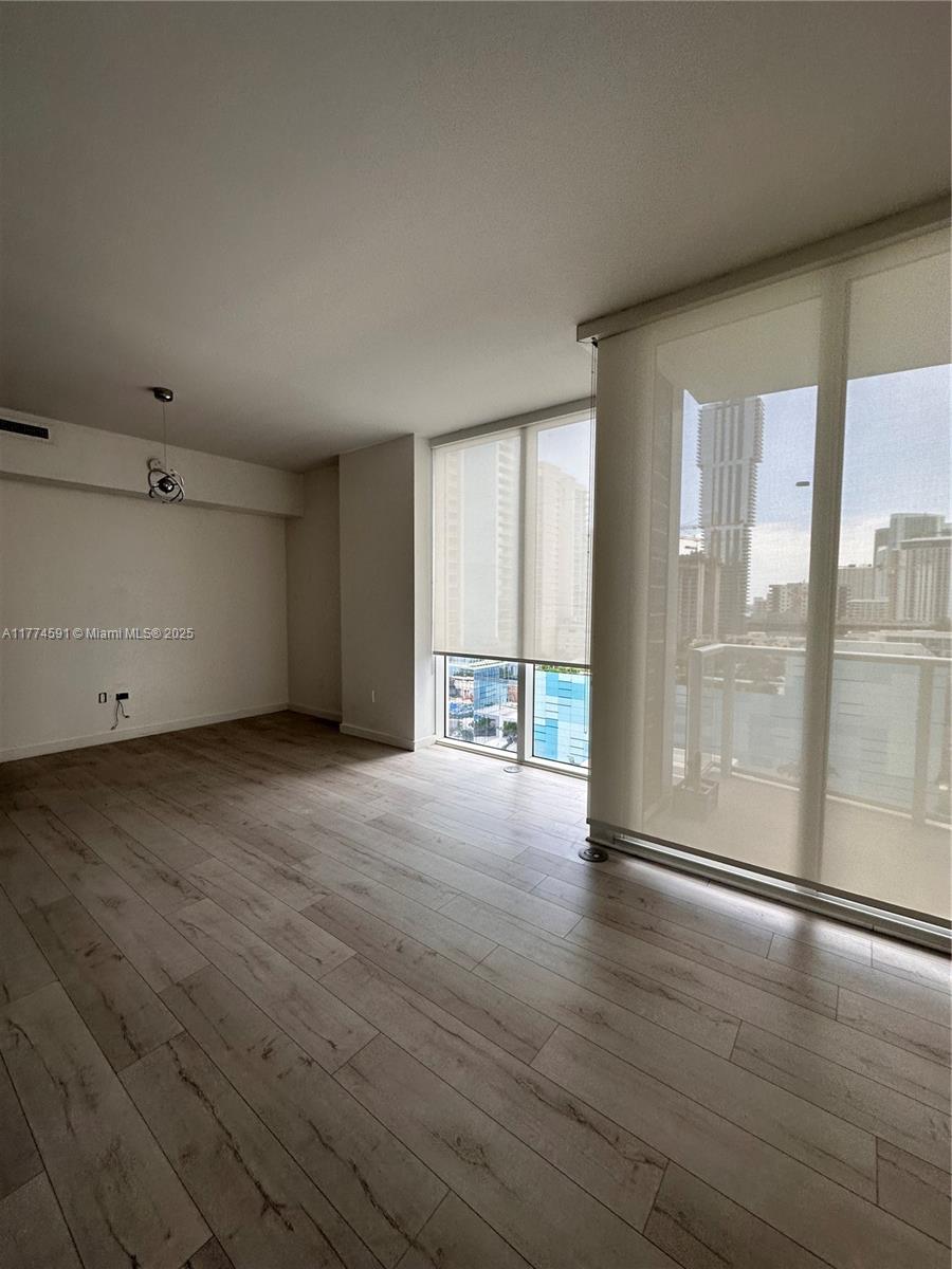 THE CRIMSON CONDO - Residential Lease