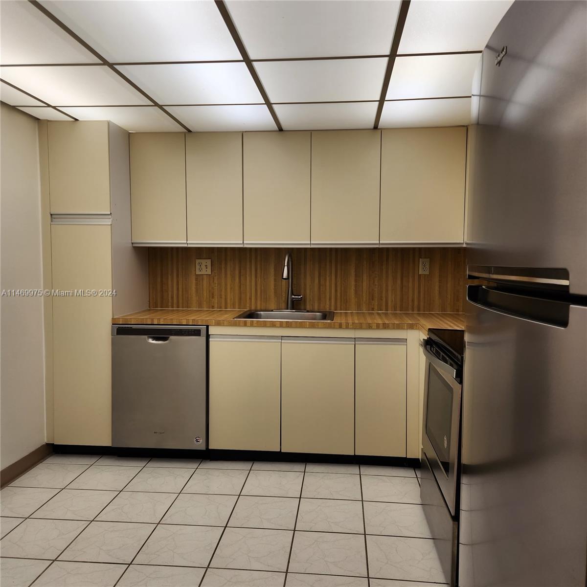 THE CLIPPER AT BISC COVE - Residential Lease