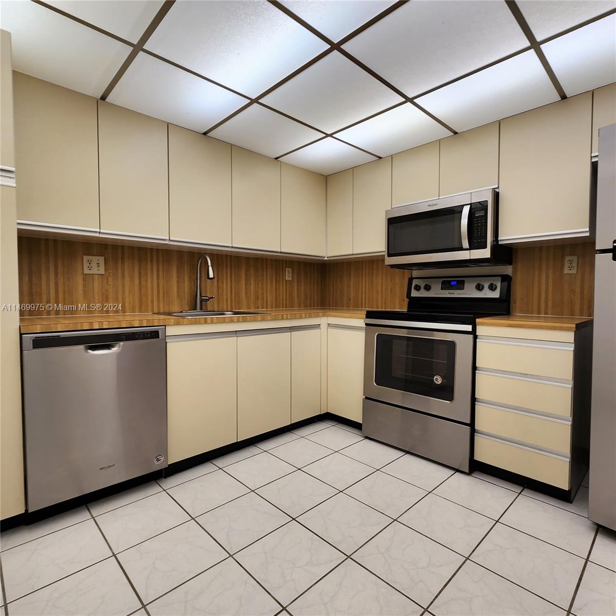 THE CLIPPER AT BISC COVE - Residential Lease