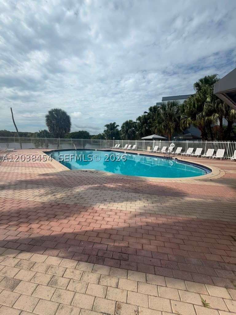 THE BEACH CLUB FONTAINEBL - Residential