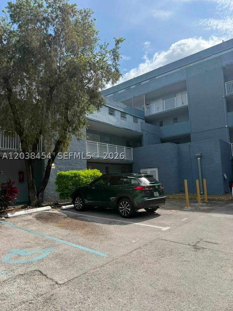 Beautifully remodeled apartment located in the heart of Fontainebleau. This well-maintained unit features an updated interior and the convenience of an in-unit washer and dryer. Centrally located near major highways, shopping, dining, and schools. A great opportunity for investors, as the property is currently tenant-occupied and generating rental income. Whether you’re looking to expand your investment portfolio or secure a property in a highly desirable area, this unit offers excellent potential and value.
