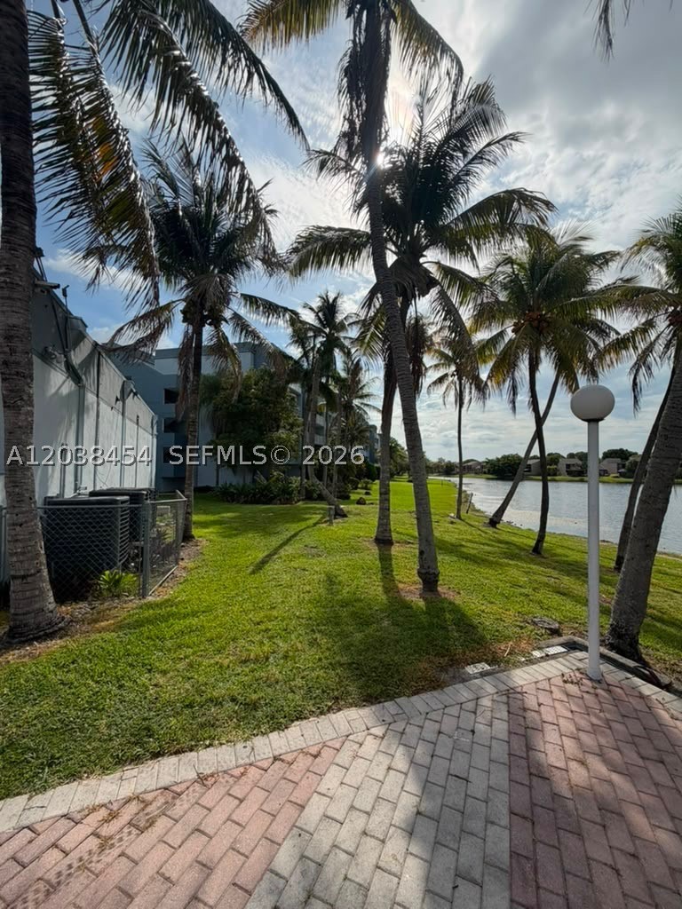 THE BEACH CLUB FONTAINEBL - Residential