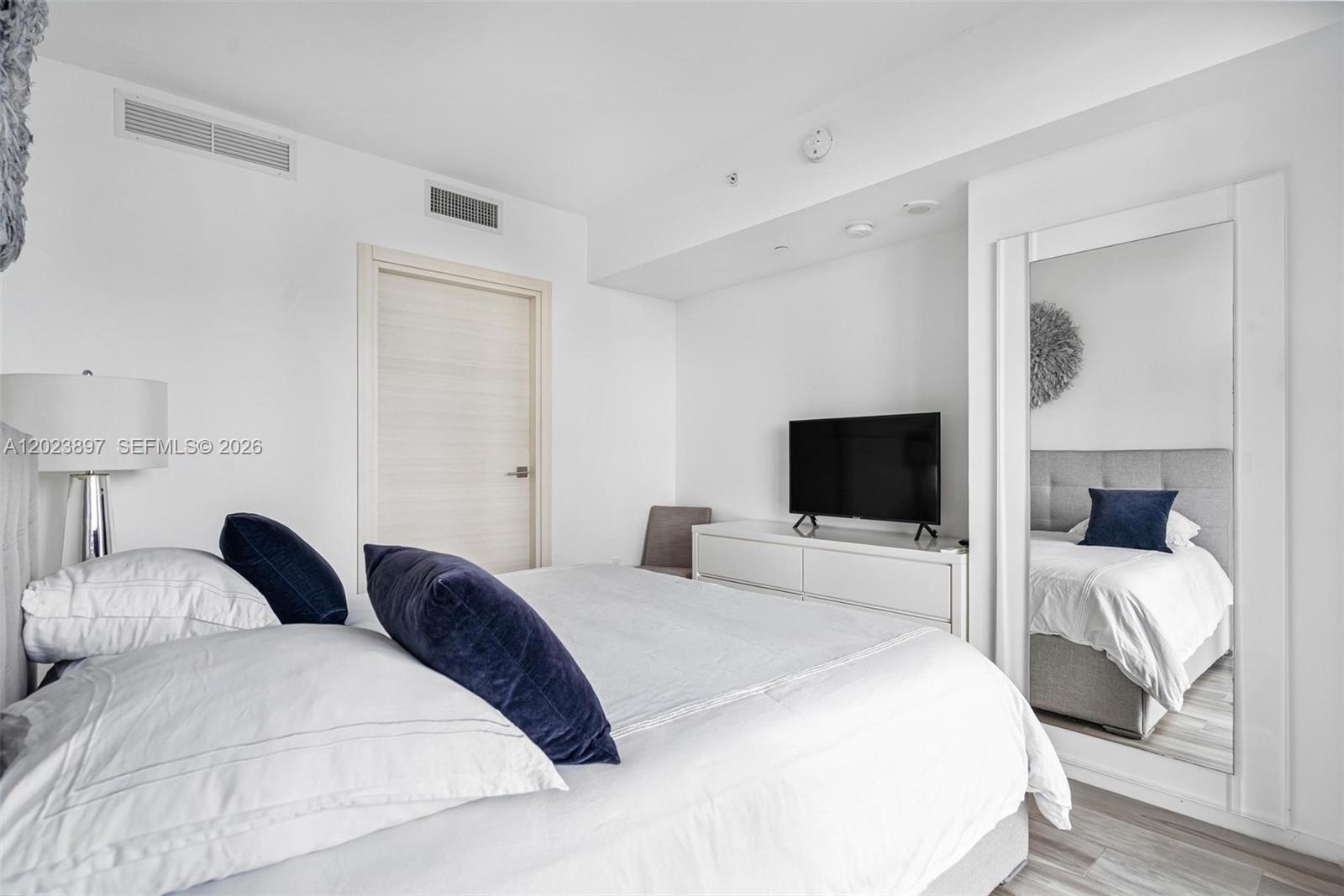 801 SMA RESIDENCES CONDO - Residential
