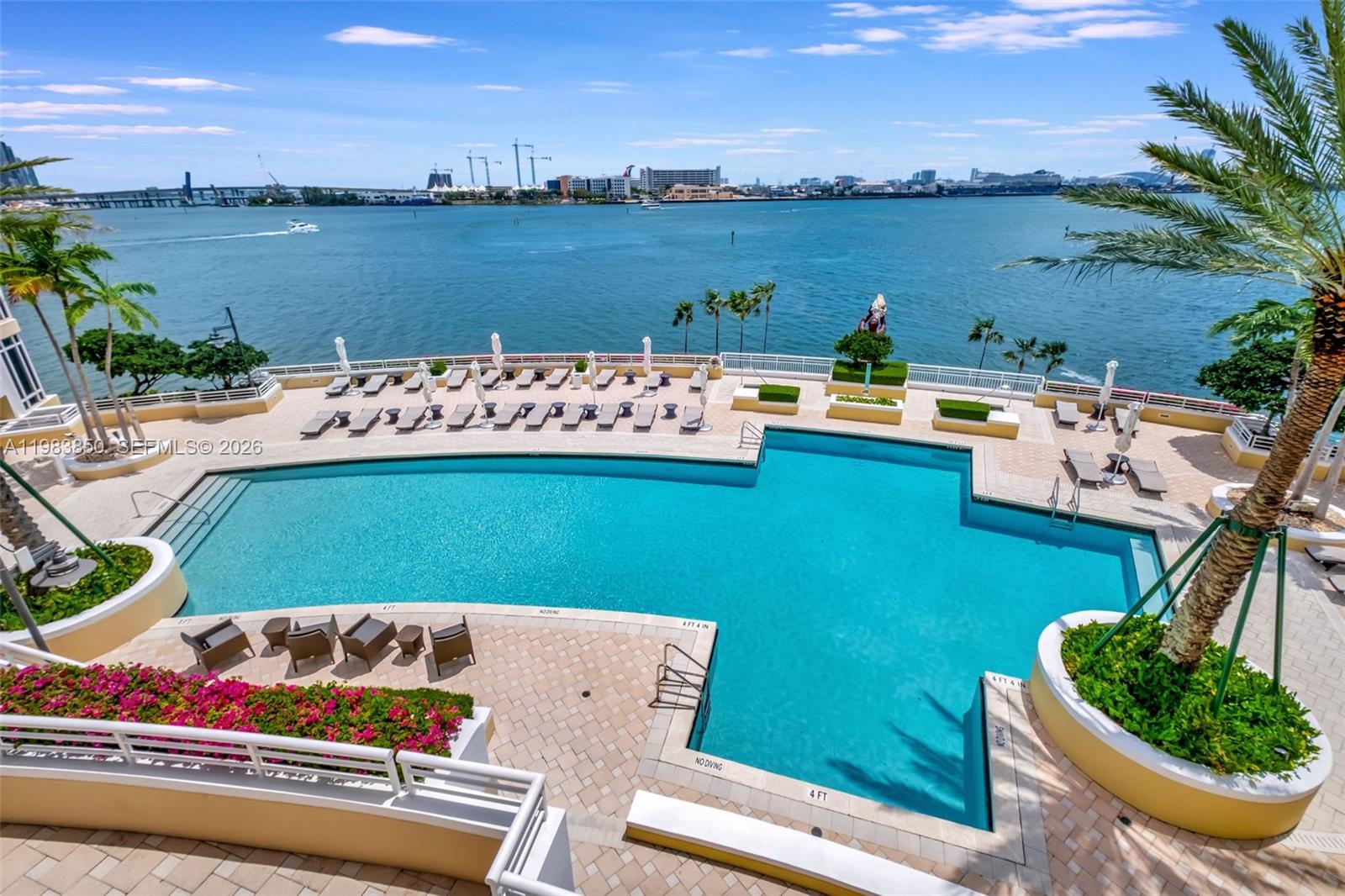 A rare opportunity to own a full water view unit on Brickell Key 
One parking, one storage 
Large kitchen with  breakfast area 
Three Tequesta has a pool, gym, grill area , tennis, racquetball, indoor basketball, business center,
concierge, valet, party room, no special assessments 
Easy to show