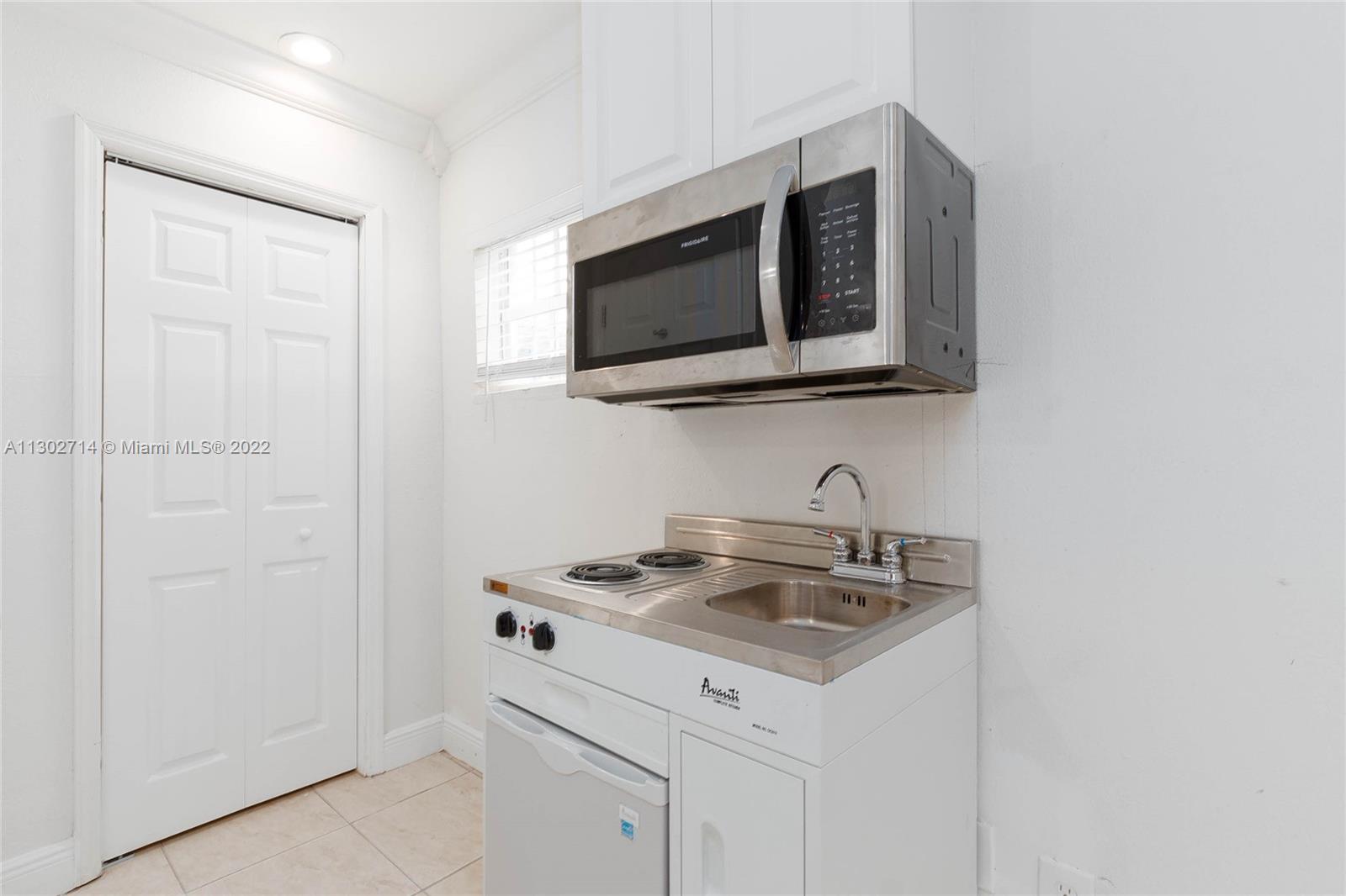 STEPHEN MANOR - Residential Lease