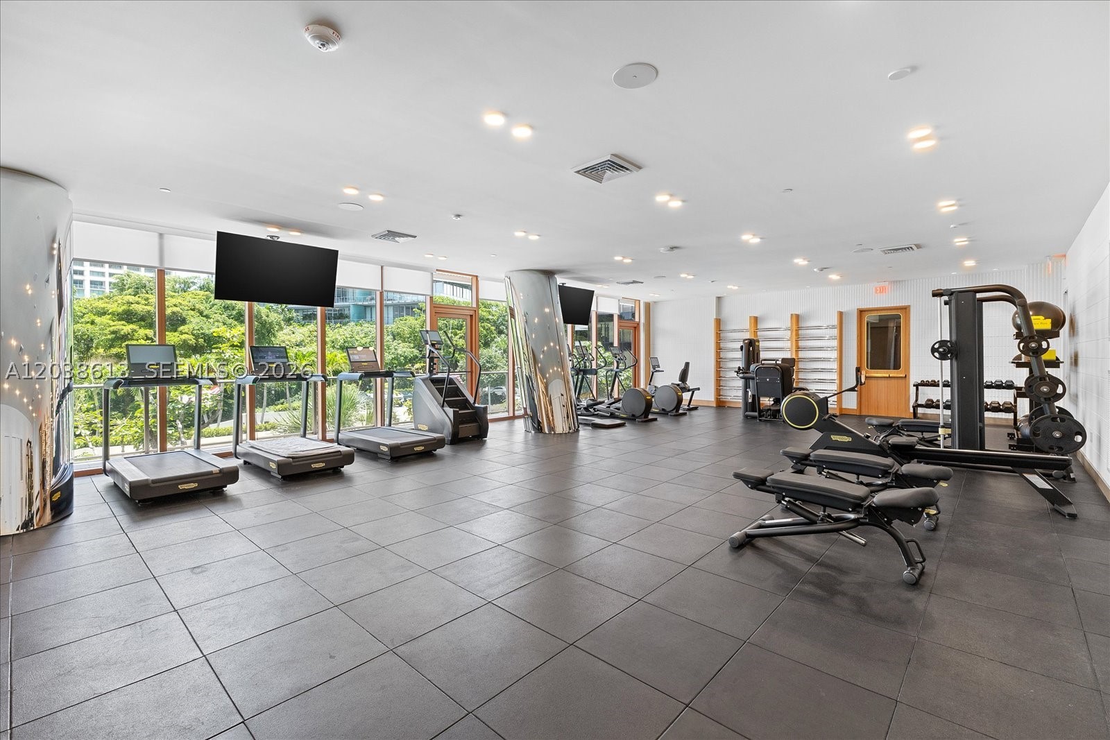 MR. C RESIDENCES BAYSHORE - Residential