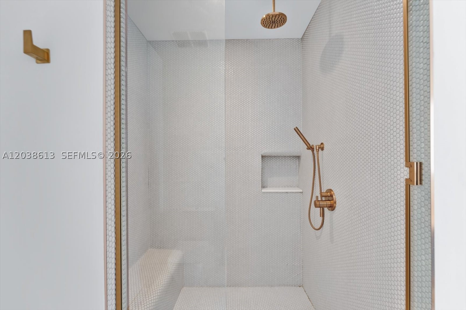 MR. C RESIDENCES BAYSHORE - Residential