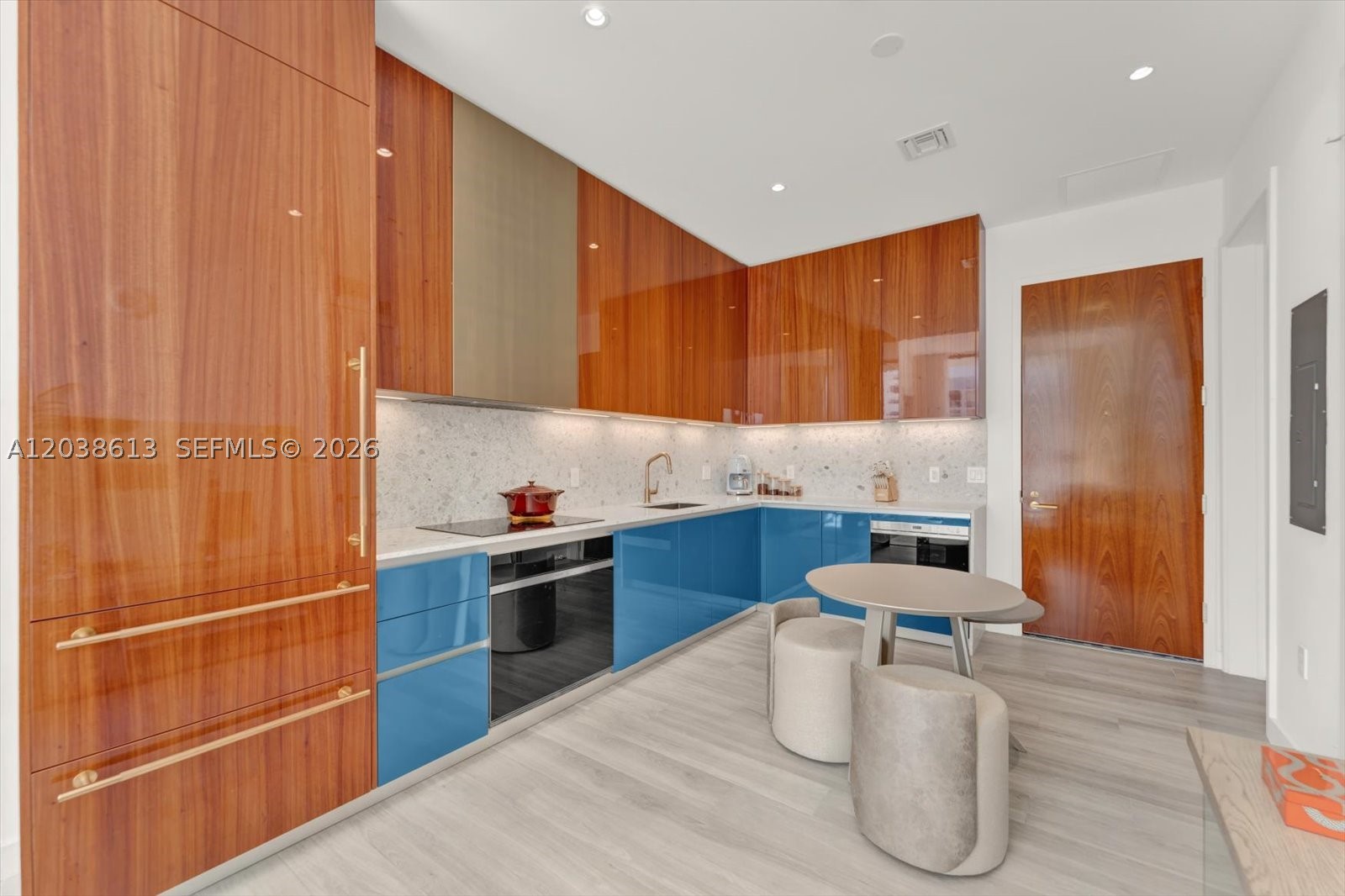 MR. C RESIDENCES BAYSHORE - Residential