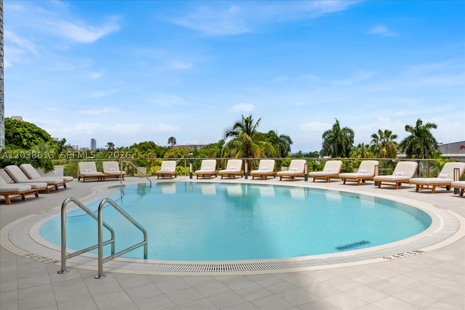 MR. C RESIDENCES BAYSHORE - Residential