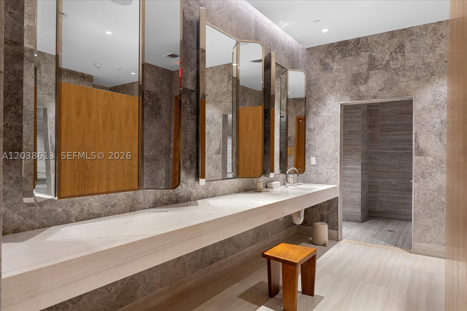 MR. C RESIDENCES BAYSHORE - Residential