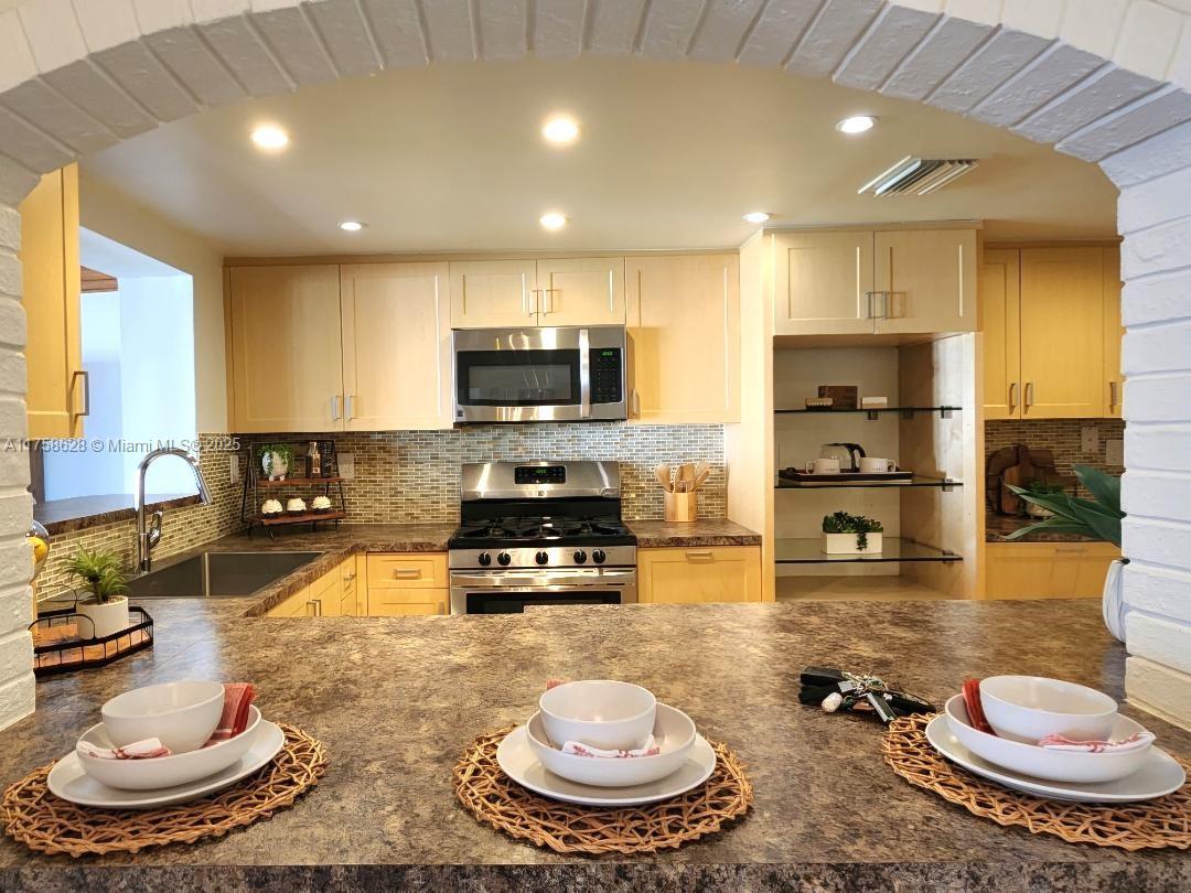 MIAMI LAKES LAKE MARTHA S - Residential