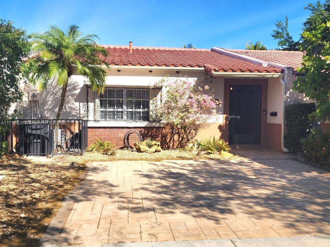 MIAMI LAKES LAKE MARTHA S - Residential