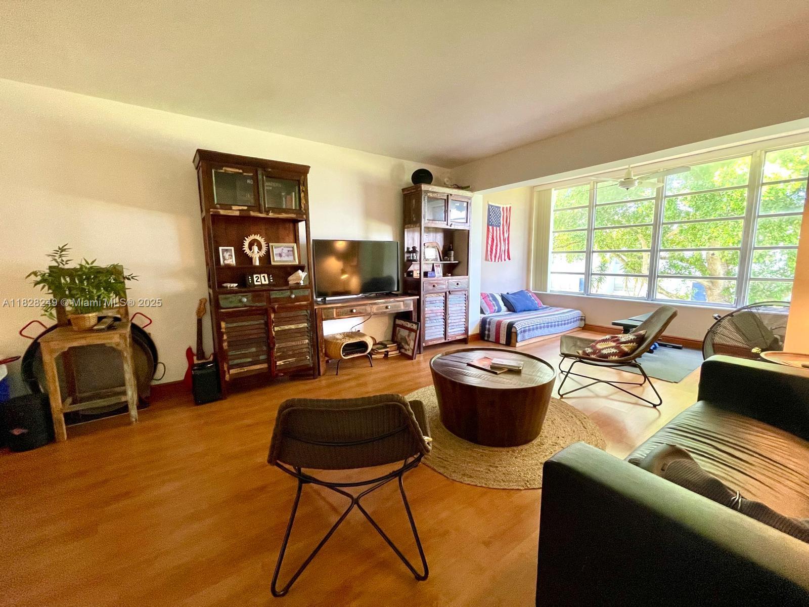 Impeccably maintained apartment in quiet, safe Sabal Pine South. Prime location near Whole Foods, Trader Joe’s, Publix, Costco, top restaurants, and just 10 minutes from the beach. HOA includes internet and water. Community features a heated pool, grills, and is in an excellent school zone.