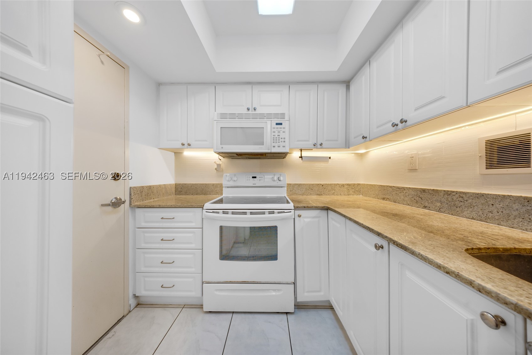 MIRADOR 1200 CONDO - Residential